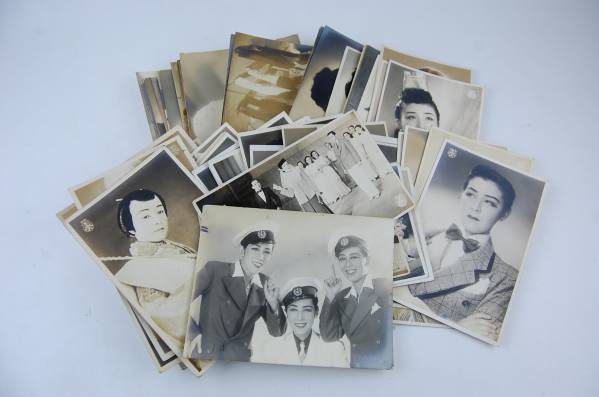 B 宝塚歌劇団 古い白黒写真ブロマイド74枚 他に宝塚関係出品中