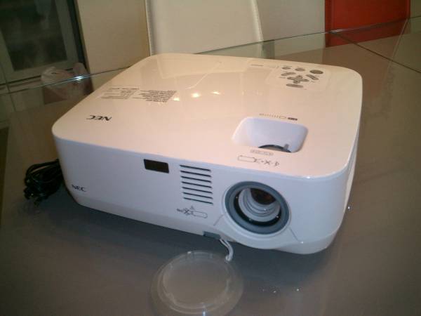 NEC NP-405　データプロジェクター　中古　667ｈ