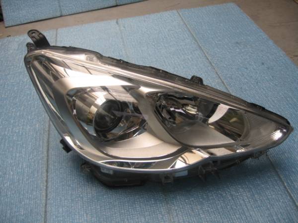 アクア　NHP１０　後期右ライト　assy ハロゲン