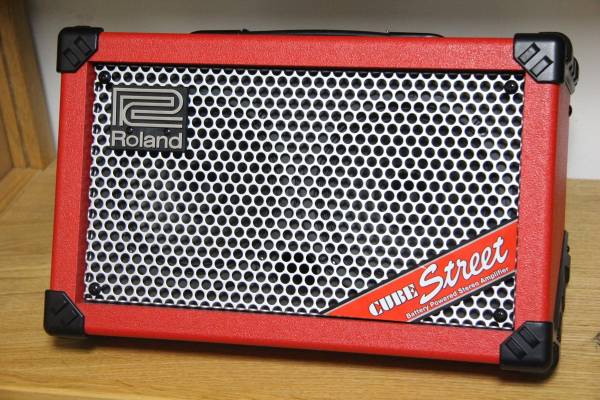 超美品 ROLAND CUBE STREET RED 人気アンプ 電池可 アダプタ付 超美品 ROLAND CUBE STREET RED 人気アンプ 電池可 アダプタ付