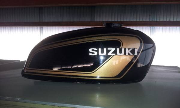 GT380 GT550 タンク 錆なし 当時物 純正 GT380 ガソリンタンク 6 検