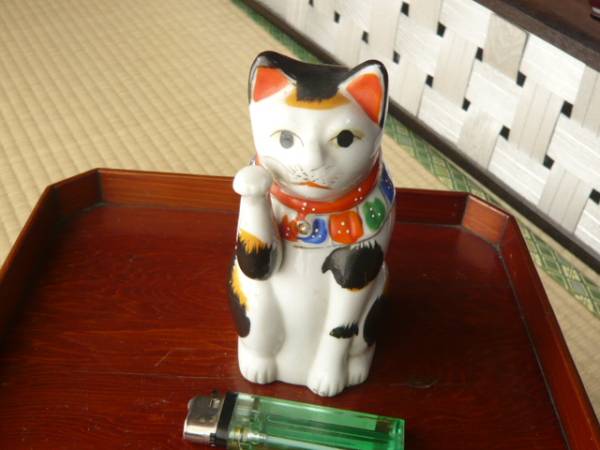 瀬戸焼/まん丸お目めの古い招き猫（陶器）