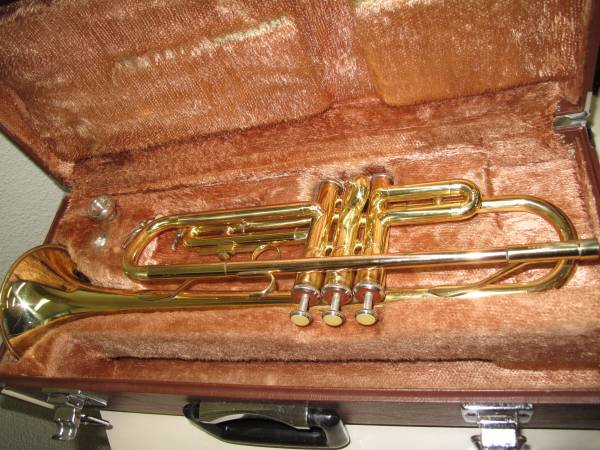 E2★YAMAHA　B♭ トランペット　YTR-2321　ハードケース付