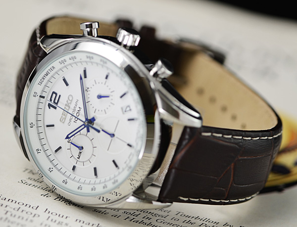 逆輸入セイコー本革ベルト腕時計クロノグラフ100m防水SEIKO