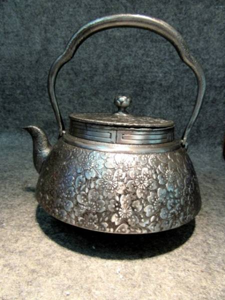 南部鉄器 | 鉄瓶 南部鉄瓶 南部運南堂 鍋元 老松紋様 伝統工芸品 姥口