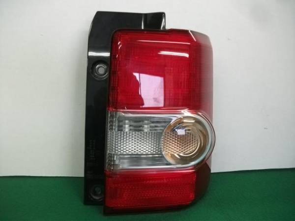 ムーヴコンテ L575S 右テールランプ L575S ムーヴコンテ テール