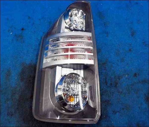 ★2395★ZRR70W★ヴォクシー★テールランプ左