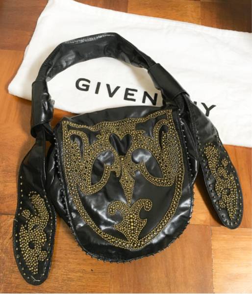 ◆GIVENCHY ジバンシィ レザー ショルダー バッグ 装飾 黒