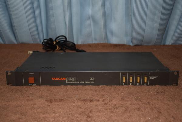 K22114■TASCAM　ノイズリダクション DX-4D ■