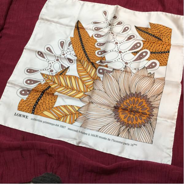 未使用 LOEWE スカーフ シルク100％ イタリア製