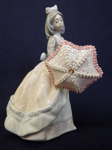 ミ*ー様 LLADRO リヤドロ 傘を持つ少女 陶器人形 置物 06リヤドロ LLADRO レース人形 美品 フィギュリン 傘を持つ少女