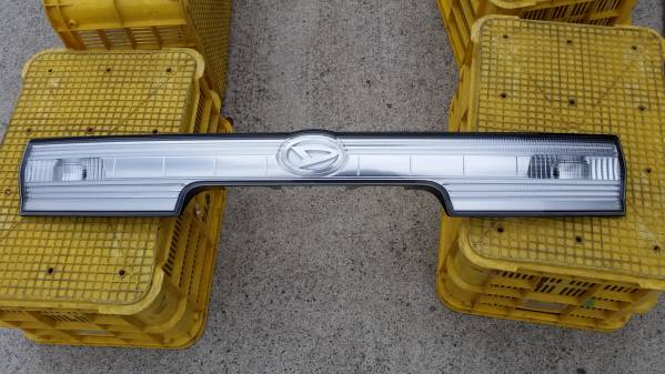 タント　カスタムXスペシャル　リア　ガーニッシュ　