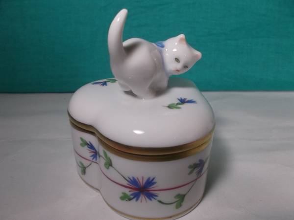 ヘレンド/HEREND、猫の陶器の置物、FIRST EDITION 初回生産 ☆ヘレンド☆HEREND☆ トリンケットボックスの上の猫の置物