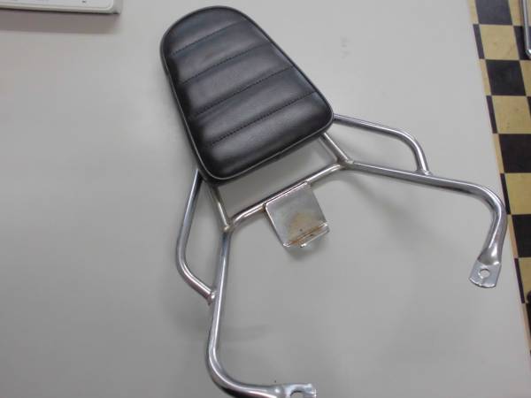 アドレスV125　キジマ　バックレスト　CF4EAから取り外し　中古