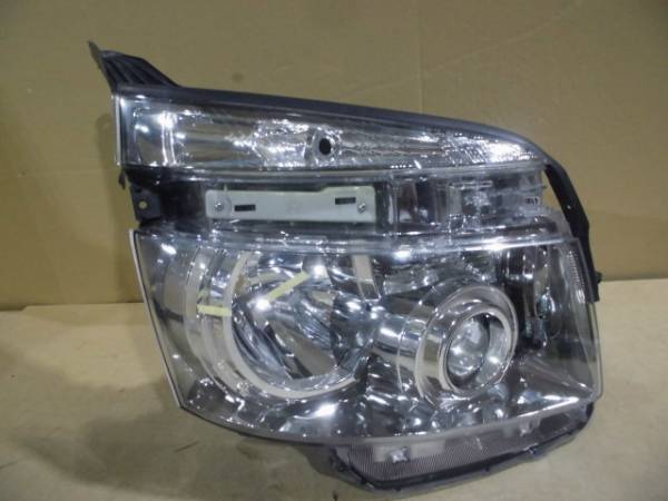 即決 ヴォクシー　ZRR70W 前期　HID　右ヘッドライト 純正