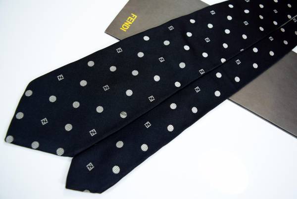 【美品】 FENDI フェンディ 全面ロゴ＆水玉柄 ネクタイ