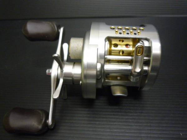 【中古】シマノ ０３カルカッタコンクエスト ２００ＤＣ 中古242