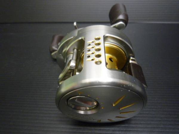 【中古】シマノ ０３カルカッタコンクエスト ２００ＤＣ 中古242