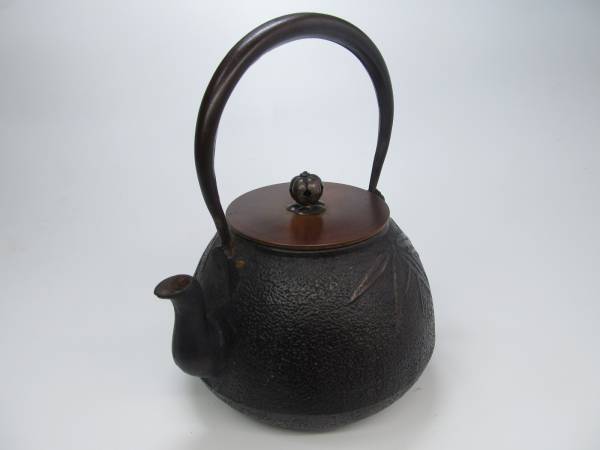 売切り　古玩　　『 龍文堂　笹紋鉄瓶 』 煎茶道具