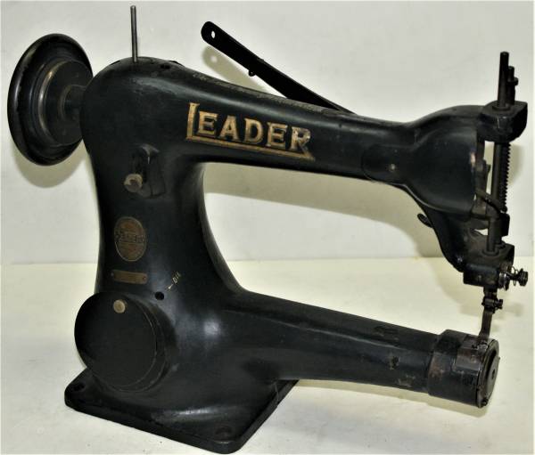 足踏み式ミシン 【LEADER】 黒 網脚 店舗などの装飾品に アンティーク 