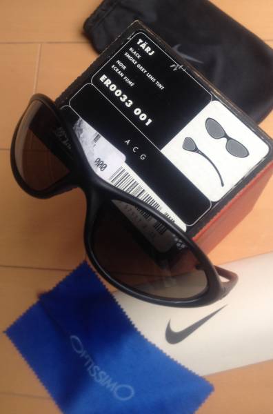 傷あり廃番モデル ナイキ サングラス TARJ ER0033 001 箱 携帯用ケース クリーニングクロス 取説あり ただし箱のプライス部に剥がれあり