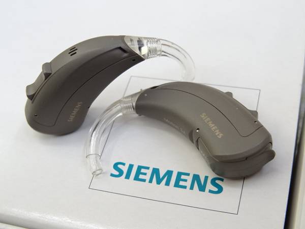 即決☆税0 SIEMENS/シーメンス Motion SA 3BX 補聴器 耳かけ式 両耳セット 軽中～高 定価48万円