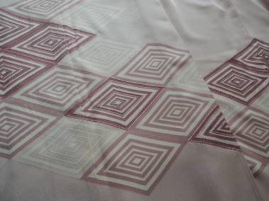 【正絹・刺繍・三つ紋・菱】丈155・裄65・美品