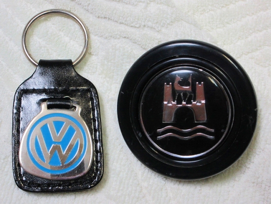 激レア2点セット！フォルクスワーゲン当時物VWヴォルクスブルク稀少ホーンボタン黒革キーホルダー ワーゲンバス ビートル ゴルフ