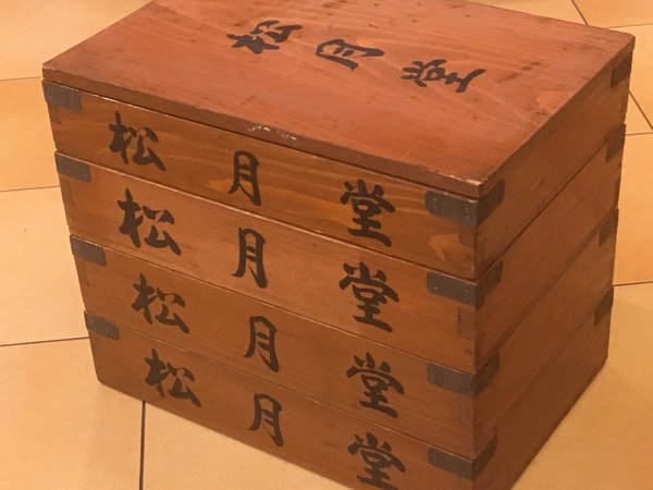 レトロ店舗什器 家具雑貨 和菓子用番重木箱 4箱フタ1枚 インテリア 