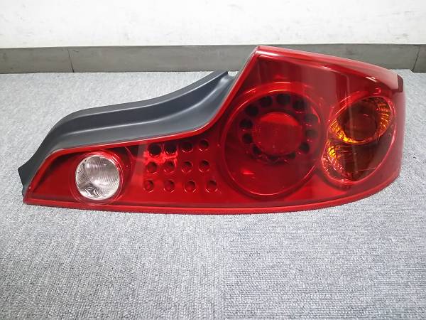 V35 スカイラインクーペ 純正 右テールランプ 運転席側 中古 売切り！