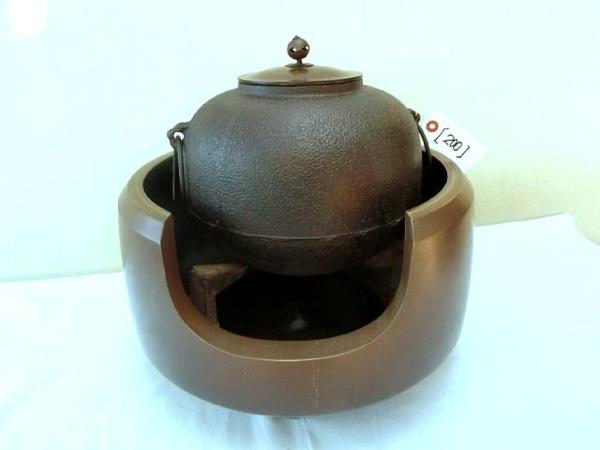 茶道具セット【「風炉・釜・五徳」組　湯沸し・200・】◆骨董　日本の茶道　電熱器　火箸　掘り出し　茶釜　生活雑貨　和室茶室　茶碗　