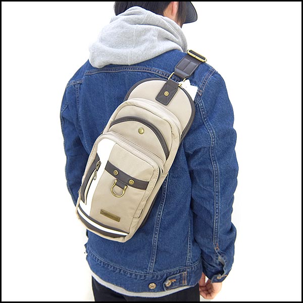 新品 TK タケオキクチ Fレザー装飾ワンショルダーボディバッグ ベージュ★K9886