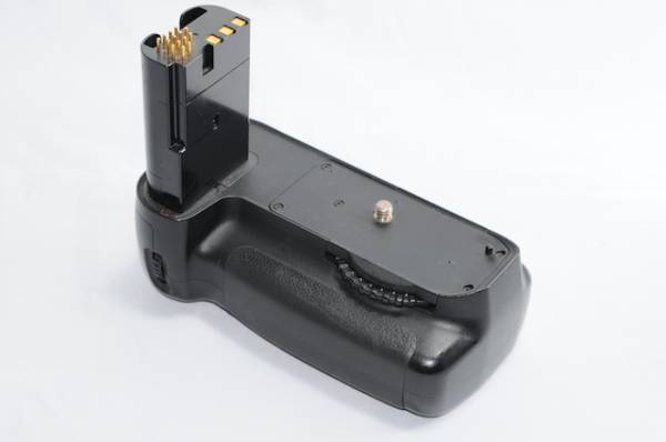 ★極上美品★NIKONニコン MB-D80 バッテリーパック