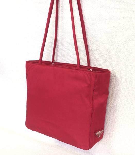 新品　プラダ　PRADA　　レディーストートバッグ　RED　軽量　