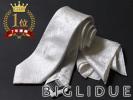 【新品/新作】BIGLIDUE 正規品【日本製】ペイズリー柄 ラメ織 シルク絹100％ ネクタイ /チーフ付き /白 /フォーマルシーンにも　C1542