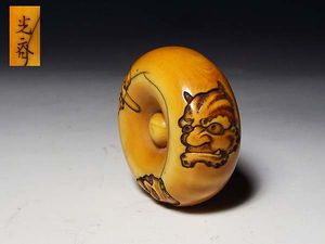 秀逸彫りの絶品！本象牙製 葉上群鼠根付 明治期 超美品