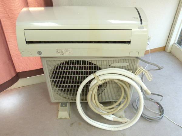 現状 CORONA(コロナ)　6畳用ルームエアコン CSH-S228G 08年製 ＋ COH-S228G (13276)