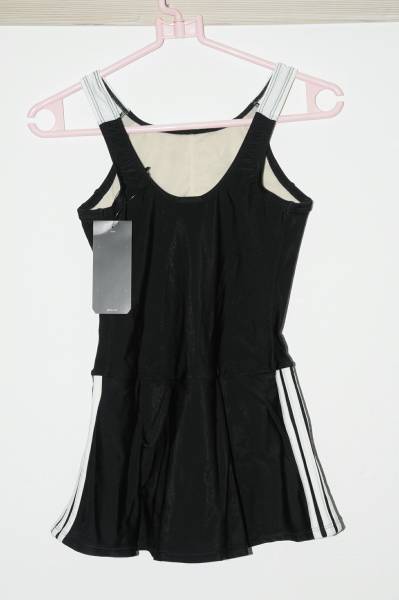 アディダスadidasのスクール水着160cm新品、未使用です。_2