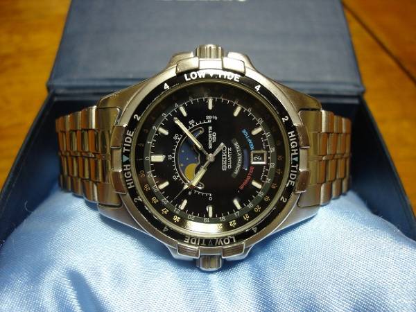セイコー　SPORTS150　ムーンフェイズ　6F24-701A　回転インナーリング＆ベゼル搭載　ヴィンテージクォーツ　SEIKO　レア