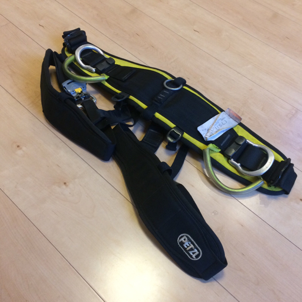 ペツル ナバホ バリオ ファスト（PETZL NAVAHO VARIO FAST）ハーネス 