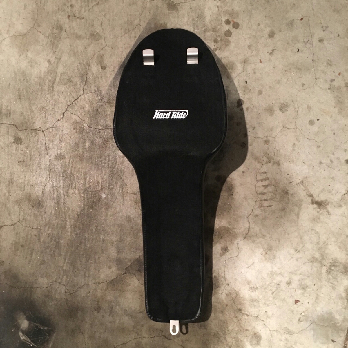 Hard Ride製ショベルヘッド4速フレーム用コブラシート 合皮