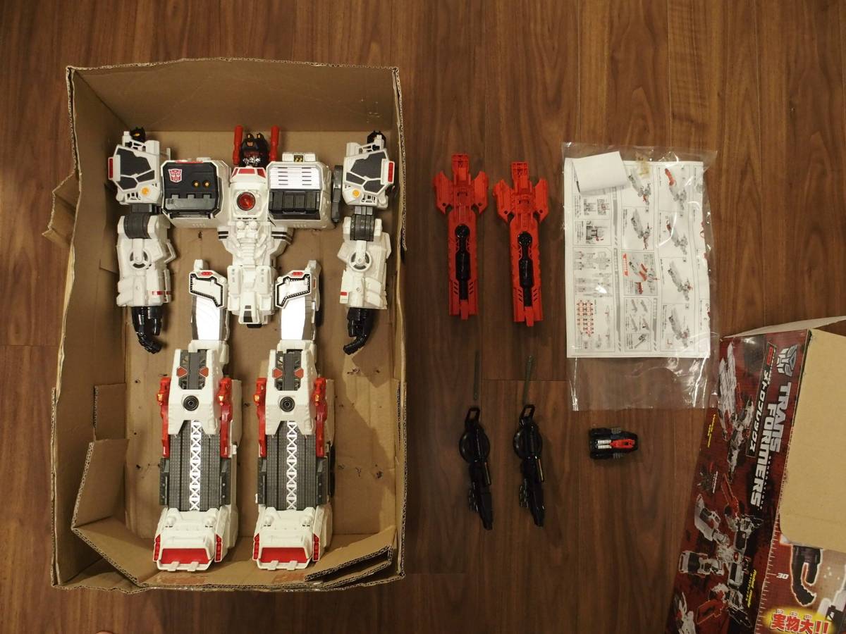 トランスフォーマー ジェネレーションズ TG-23 メトロプレックス 中古