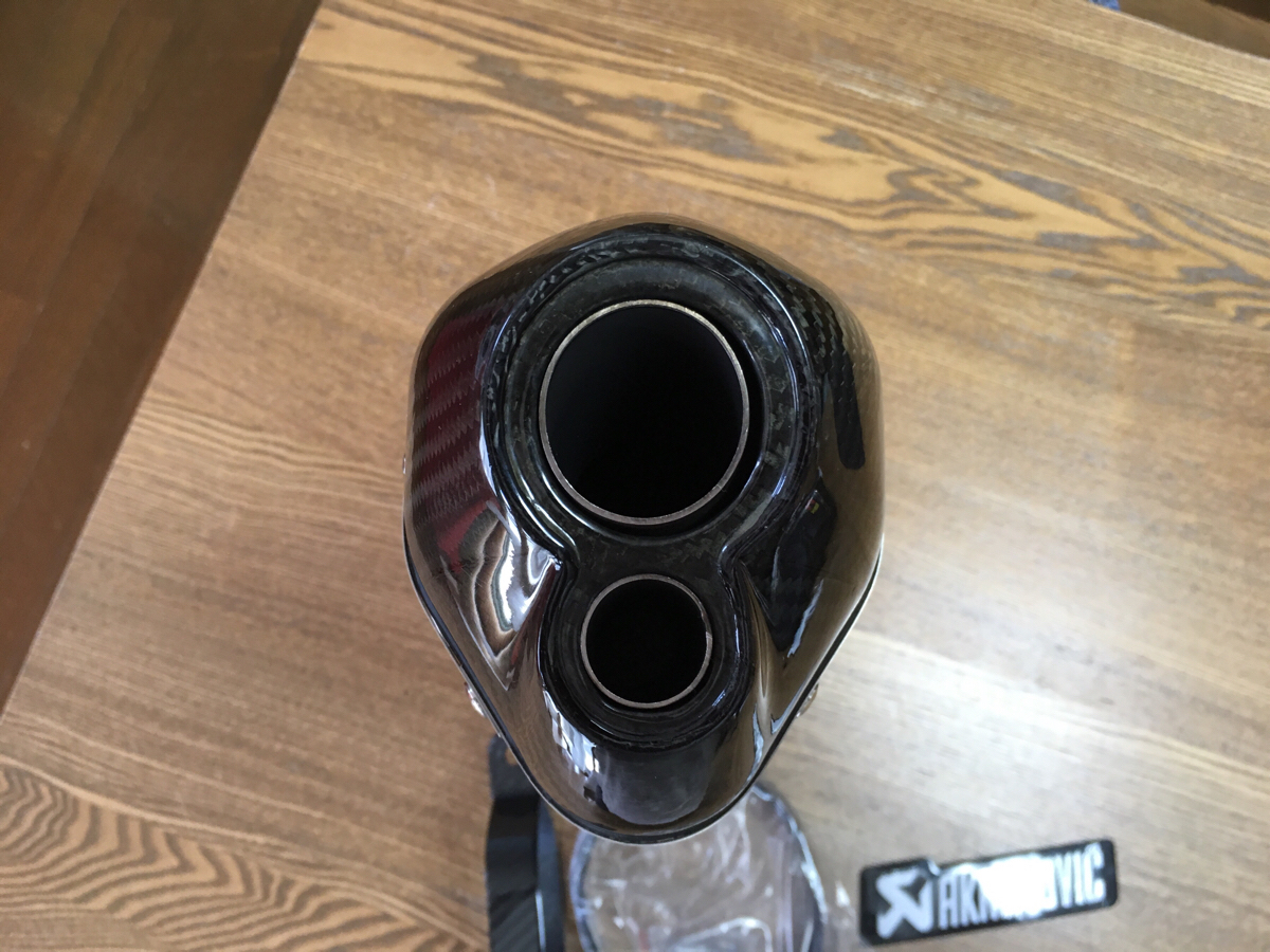 アクラポビッチ AKRAPOVIC 60.5φ 汎用サイレンサー 【公式通販】