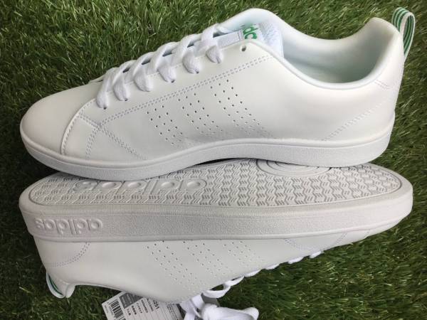 adidas アディダスネオスニーカー シンプルランニングホワイト白色ベースJ26.5㎝1サイズ位地位さめ