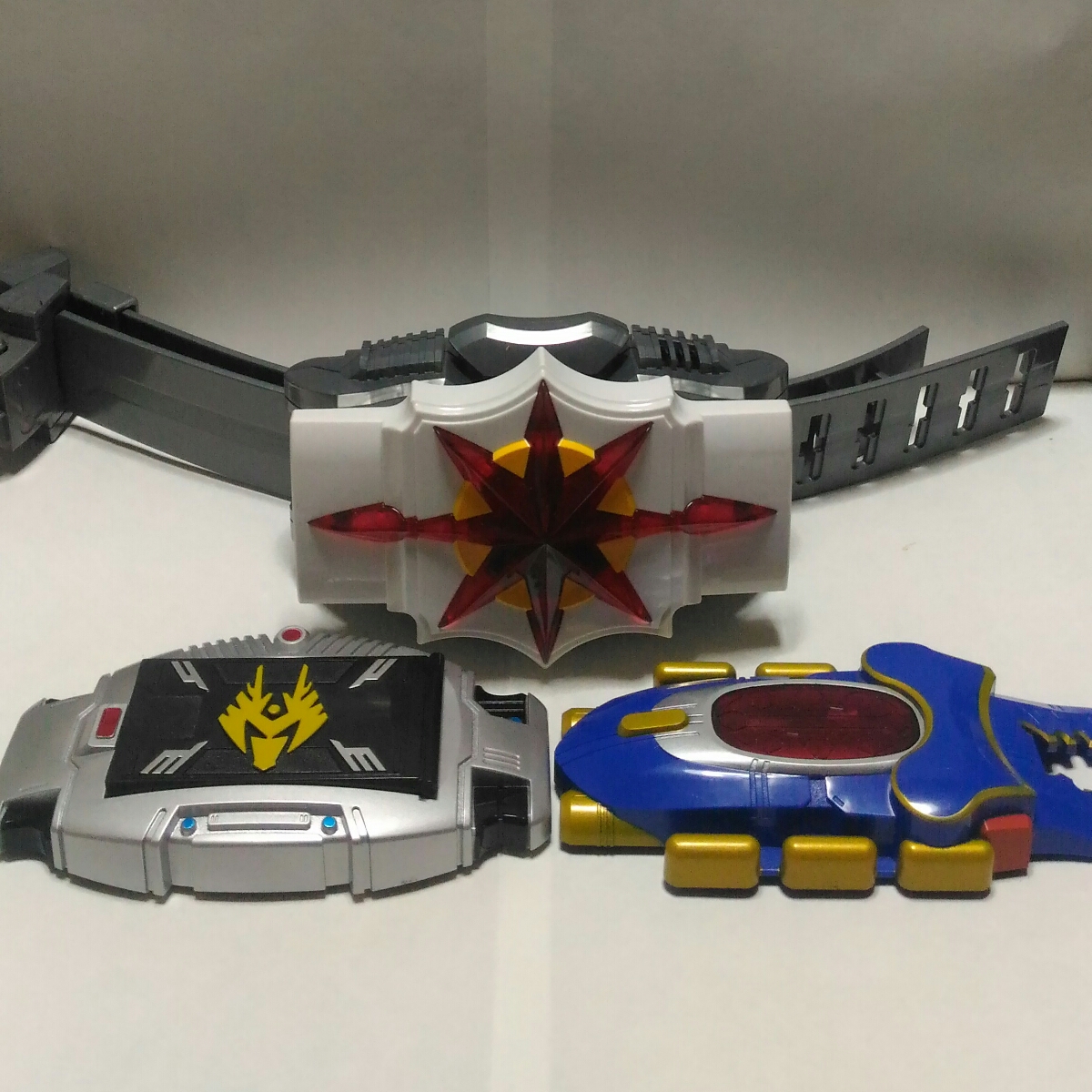 即決 仮面ライダー トリプルチェンジ 変身ベルト vol. 2 龍騎 ガタック ストロンガー Vバックル ぜクター 