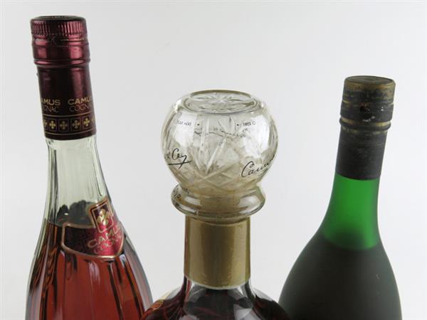 酒 3本 REMY MARTIN COURVOISIER HINE コニャック 700ml