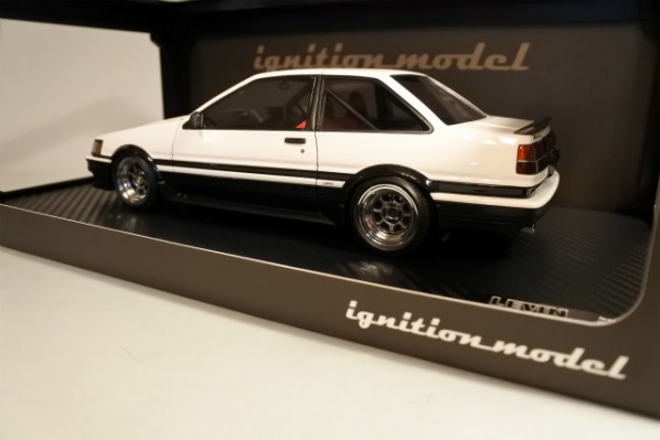 新品 イグニッションモデル 1/18 IG0553 トヨタ カローラ レビン AE86