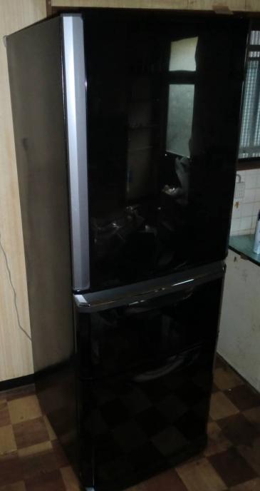 三菱 3ドア冷凍冷蔵庫 MR-C34Y-B 335L 省スペース設計 大容量フリーザー　自動製氷 プラチナブラック MITSUBISHI