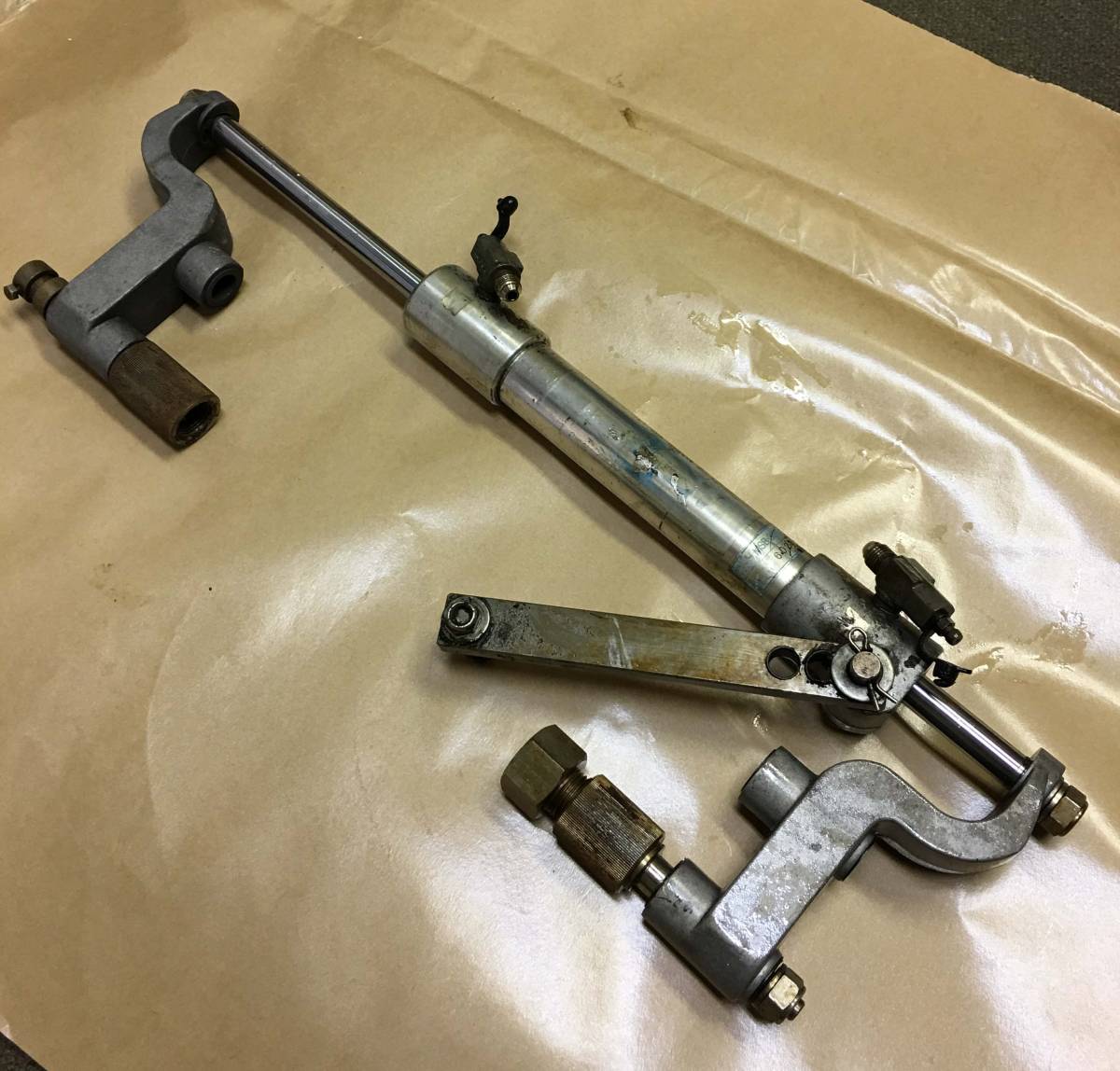 船外機　中古　油圧シリンダー