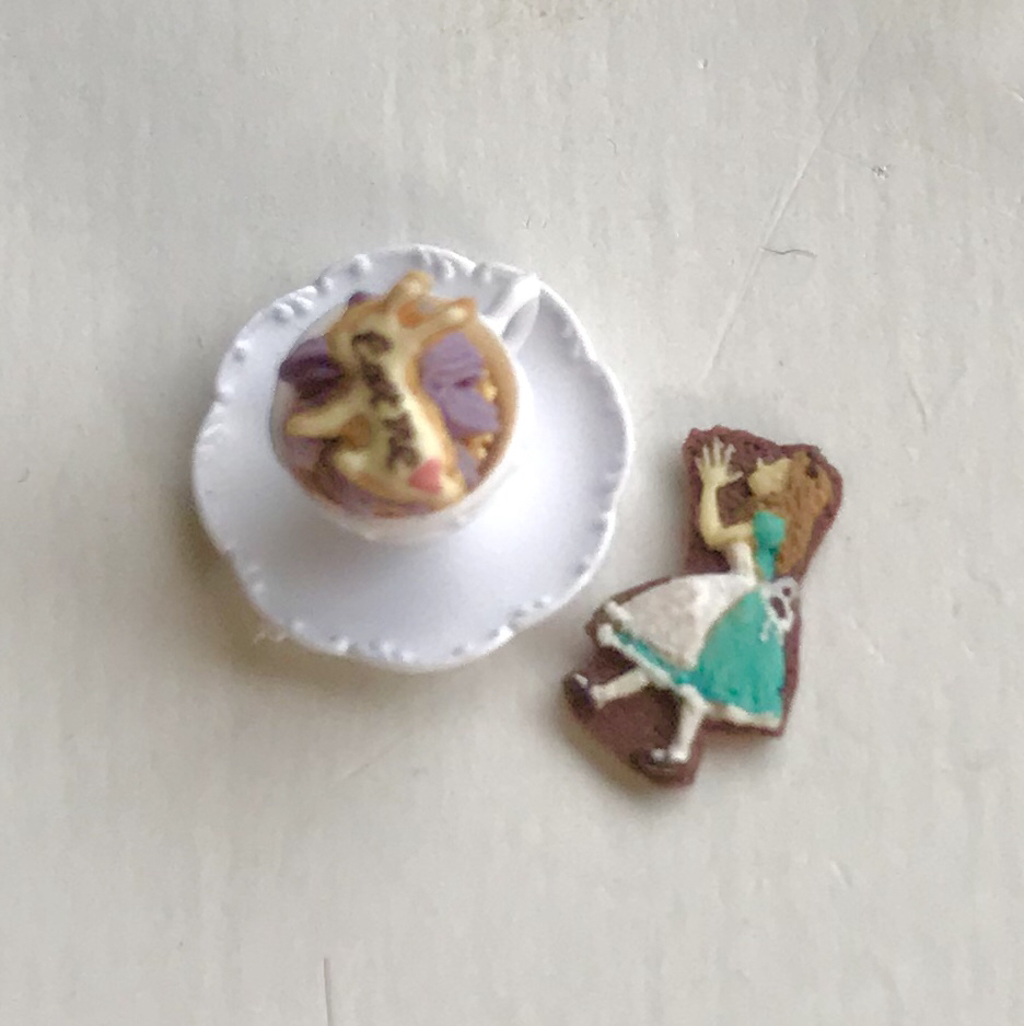 ドールハウス★ミニチュアフード★alice in wonderland★アリスのティーカップケーキセット★